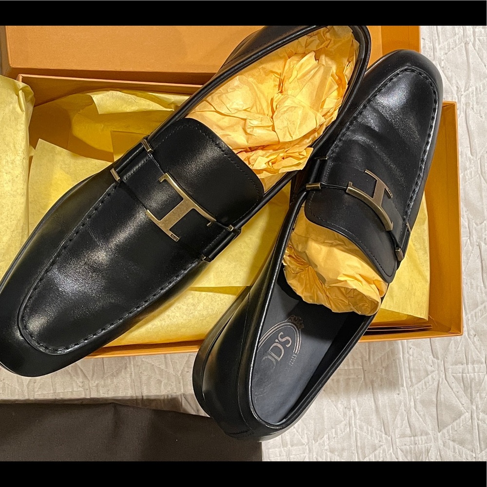 Tod’s Men’s Slip-on Black Loafer Shoes - Picture 4 of 6
